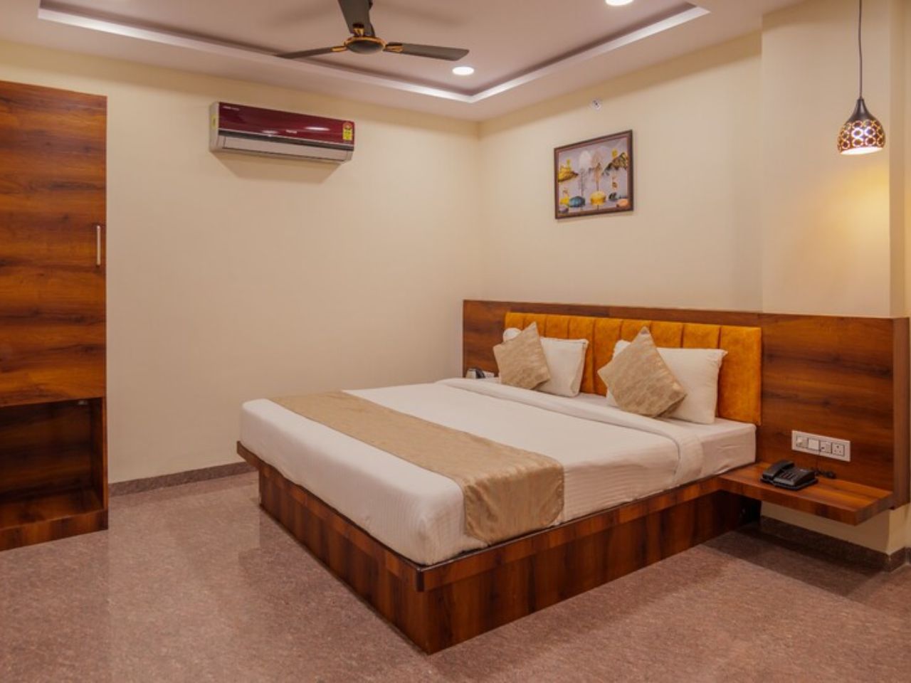 Hotel Dream Inn in Indore