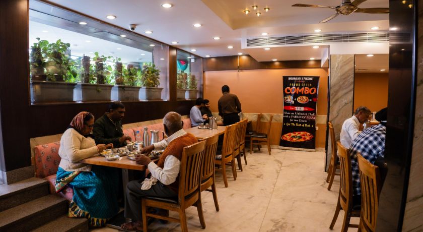 Jains Hotel Rajhans in Bhopal