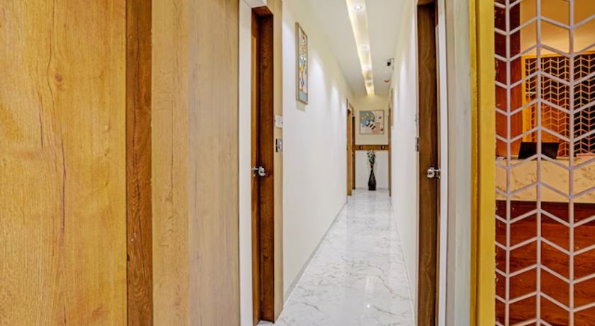 Hotel Paris Plaza in Ahmedabad