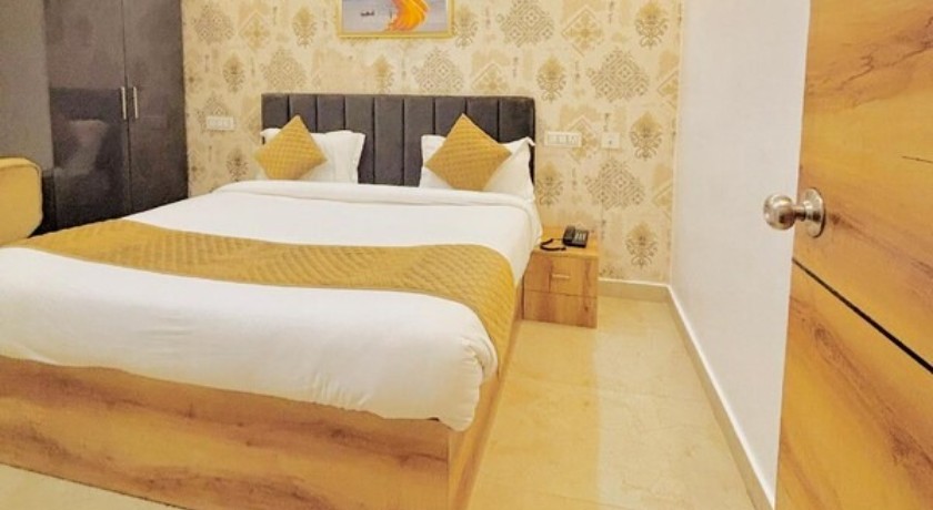 Hotel Devine in Zirakpur