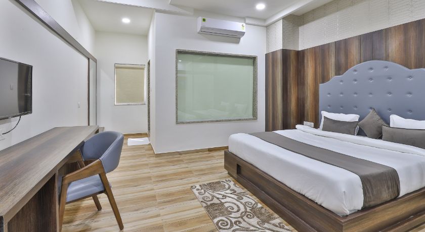 Hotel SR Regency in Anand