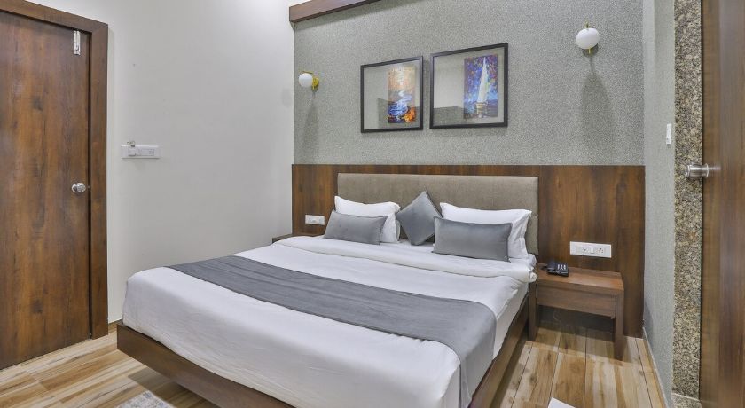 Hotel SR Regency in Anand