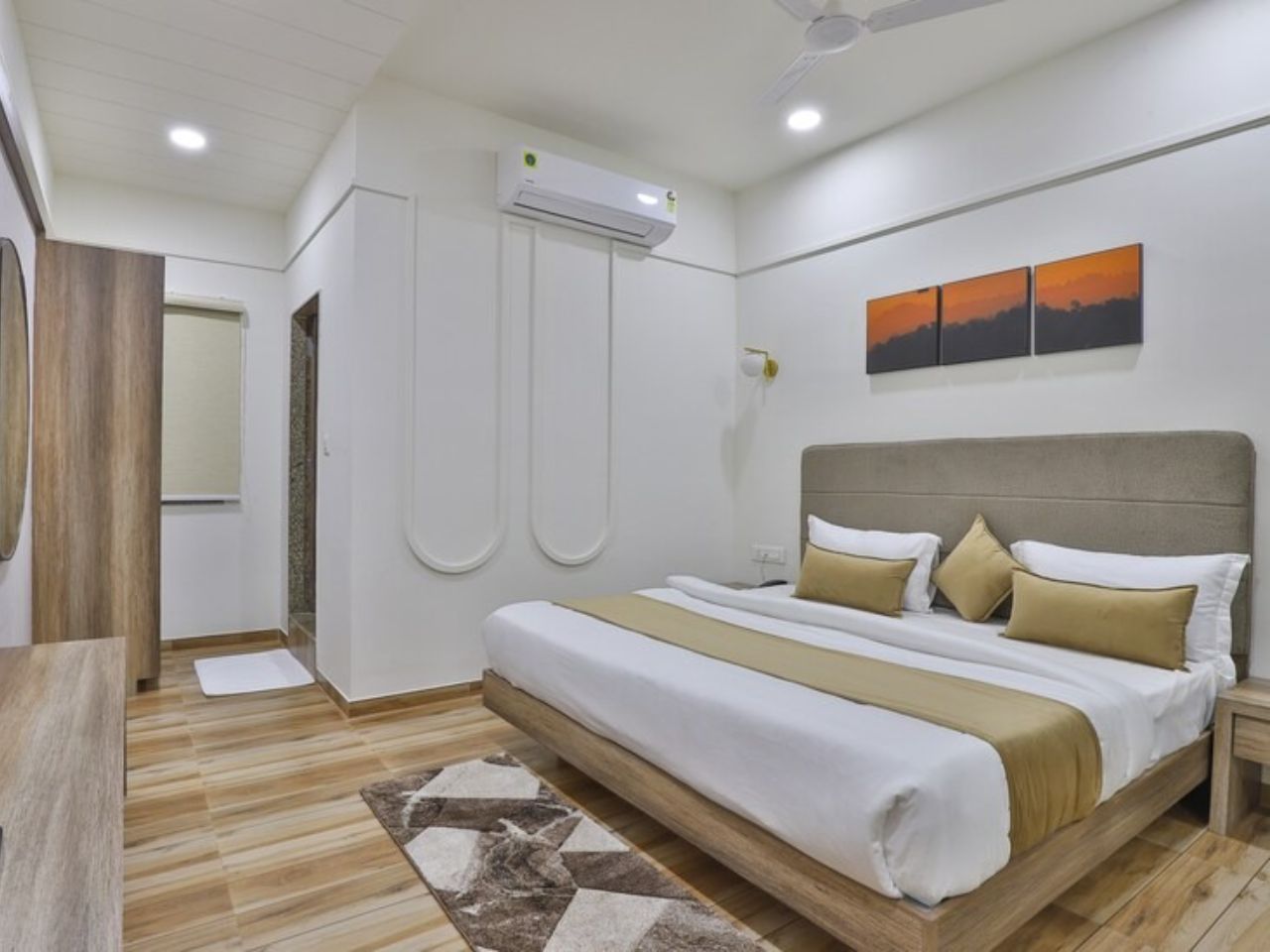 Hotel SR Regency in Anand