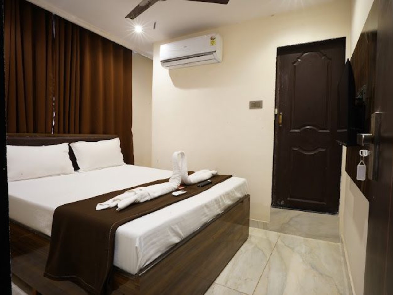 Blissful Rooms and Banquet in Thane