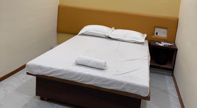 Hotel Marine Line in Mumbai