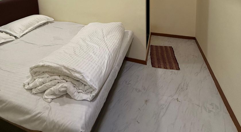 Hotel Marine Line in Mumbai