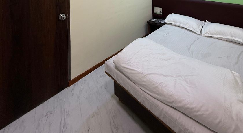 Hotel Marine Line in Mumbai