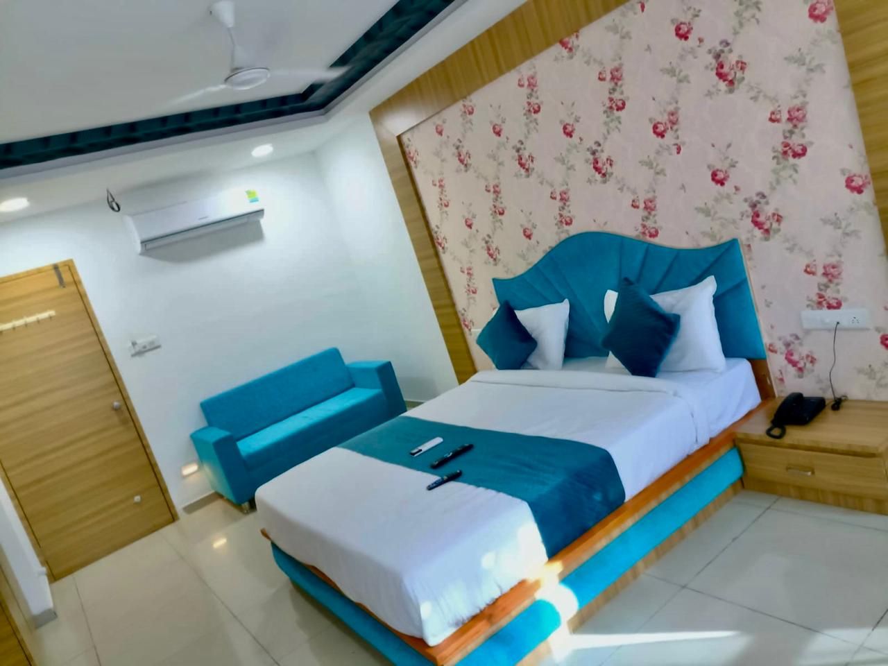 Hotel Rudra Palace in Anand