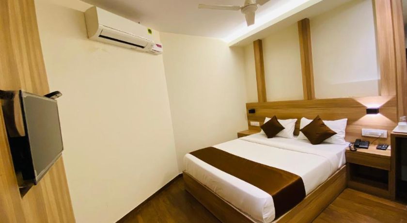Hotel Plaza Heights in Mangalore