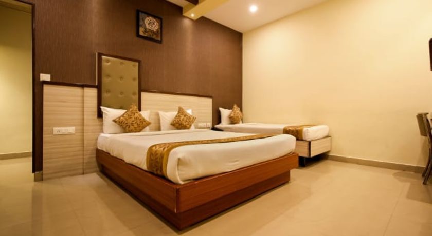 Hotel Kadamba Guestline in Bangalore