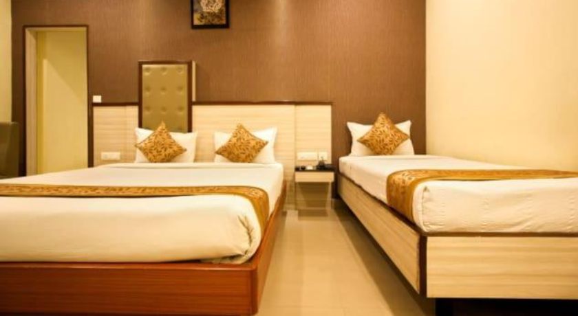 Hotel Kadamba Guestline in Bangalore