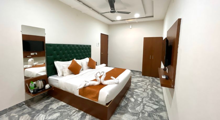 Hotel Kamari Inn in Indore