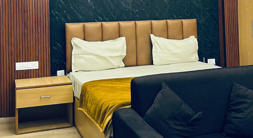 High Sky Stay- DLF MyPad in Lucknow