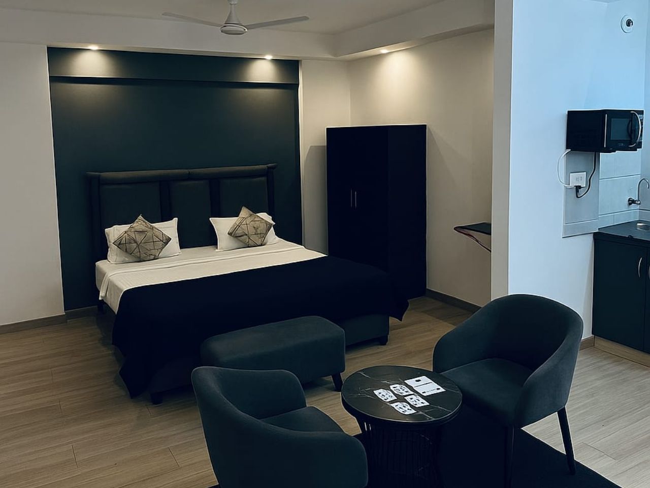 High Sky Stay- DLF MyPad in Lucknow