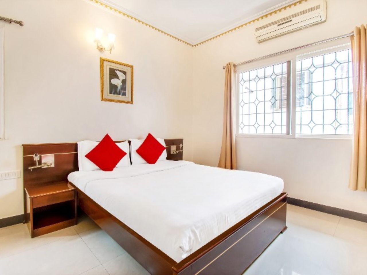 Hotel Station View  in Kolkata