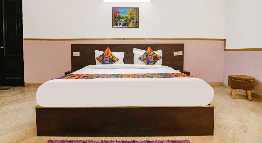 Hotel Viraj Mayfield Garden in Gurgaon