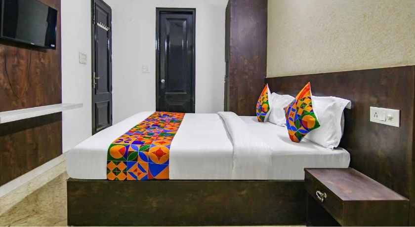 Hotel Viraj Mayfield Garden in Gurgaon