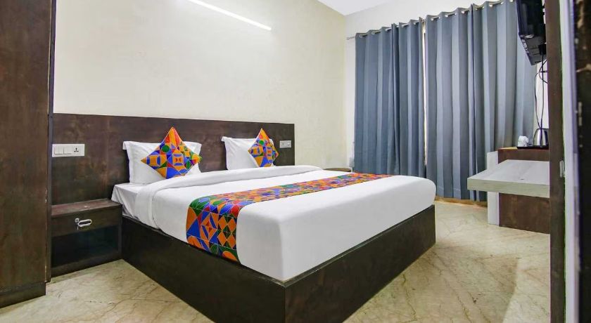 Hotel Viraj Mayfield Garden in Gurgaon