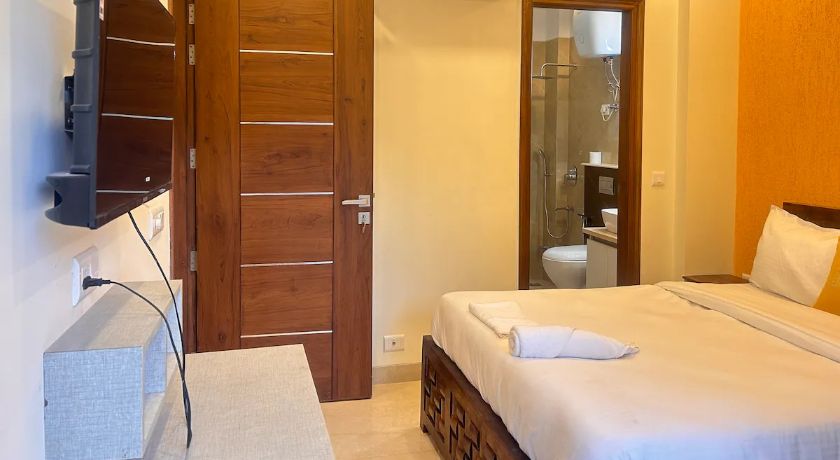 Hotel Lime Tree 1BHK Apartment Near Medanta in Gurgaon