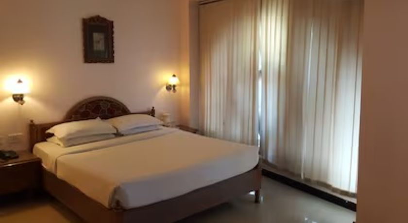 Hotel Arch Manor Deluxe in Bhopal