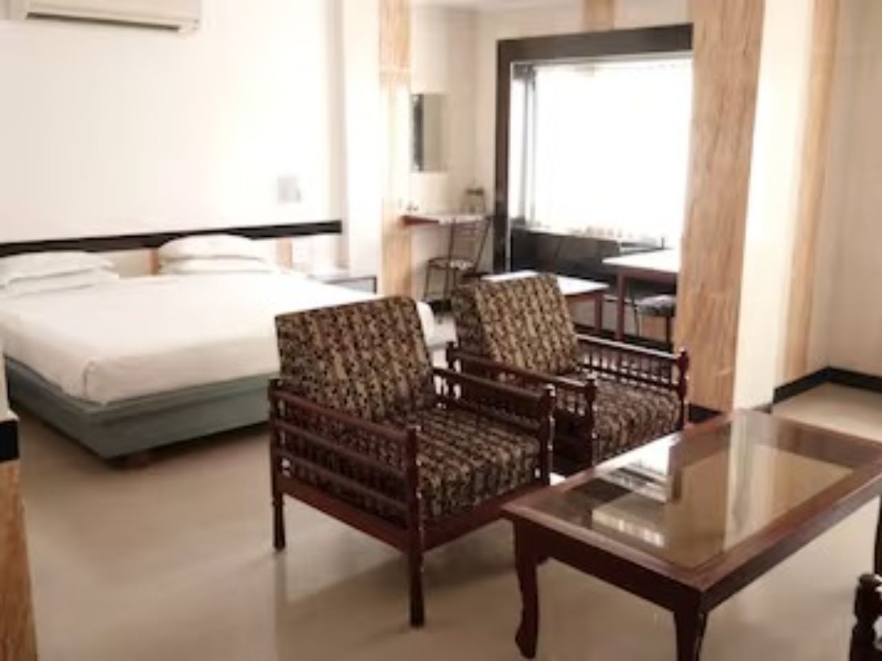 Hotel Arch Manor Deluxe in Bhopal