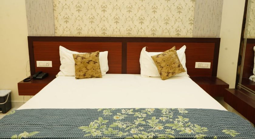 Hotel Dev Inn in Lucknow