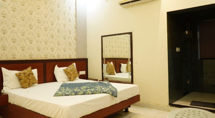 Hotel Dev Inn in Lucknow