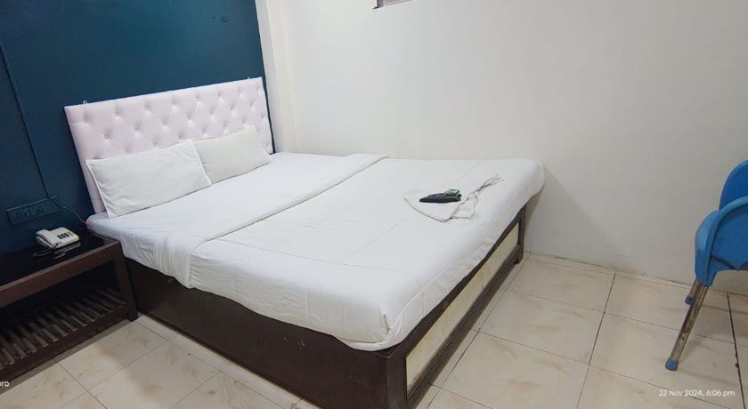 Hotel Om Sai Palace in Mumbai