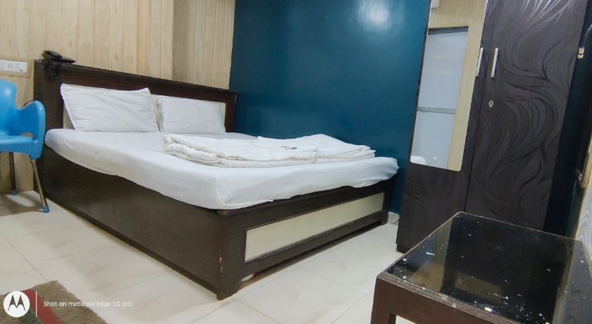 Hotel Om Sai Palace in Mumbai