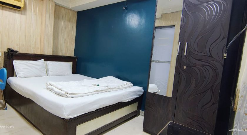 Hotel Om Sai Palace in Mumbai