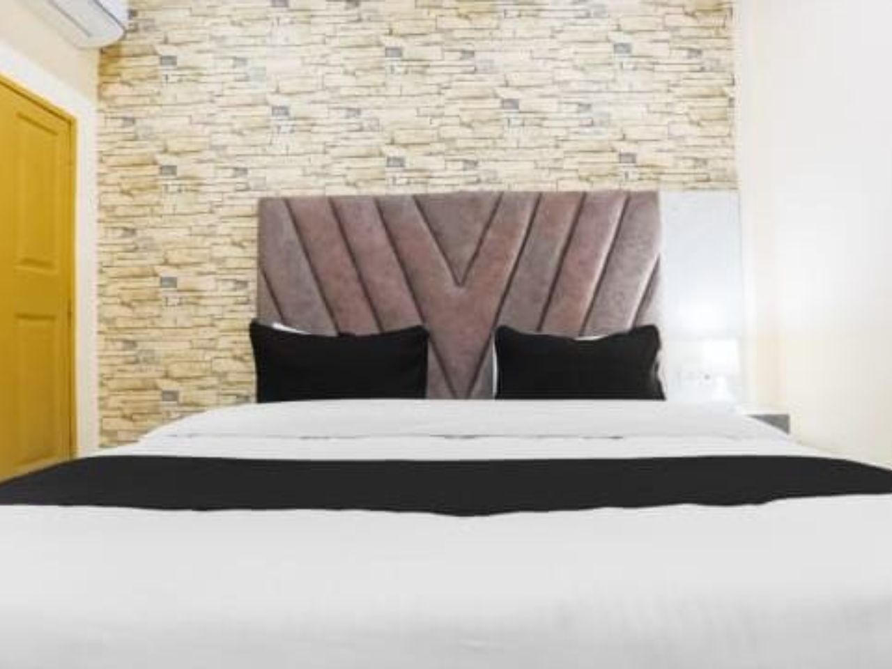 Hotel Ratraksh in Kanpur