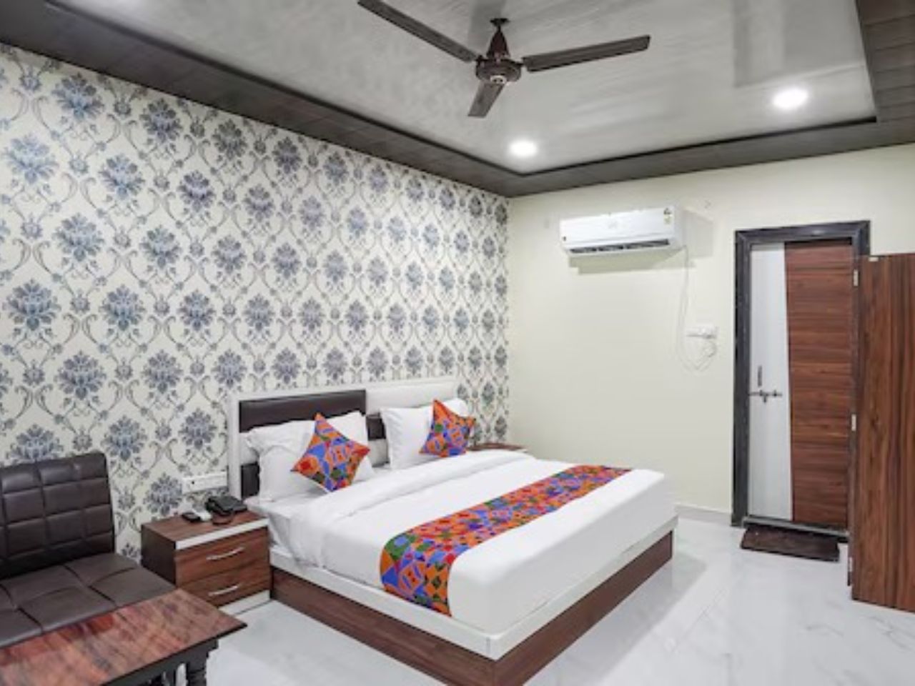 Hotel Rajdhani in Kanpur