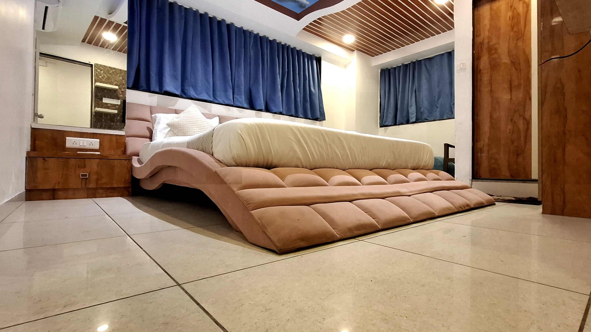 Hotel The Crown in Ahmedabad