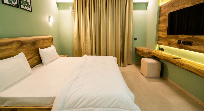 Skystays - Omaxe Hazratganj in Lucknow