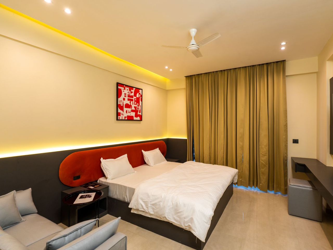 Skystays - Omaxe Hazratganj in Lucknow