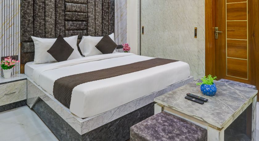 Hotel Downtown in Noida