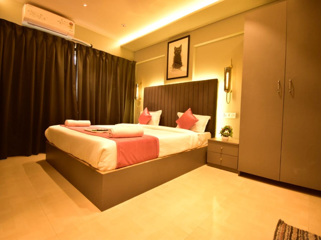 Dhanvantari Luxury Hotel in Mumbai