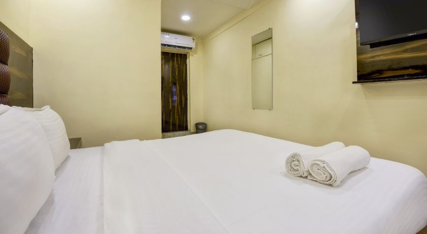 Hotel Deluxe in Mumbai