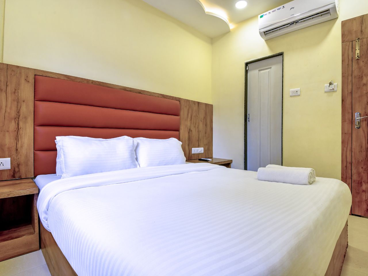 Hotel Deluxe in Mumbai