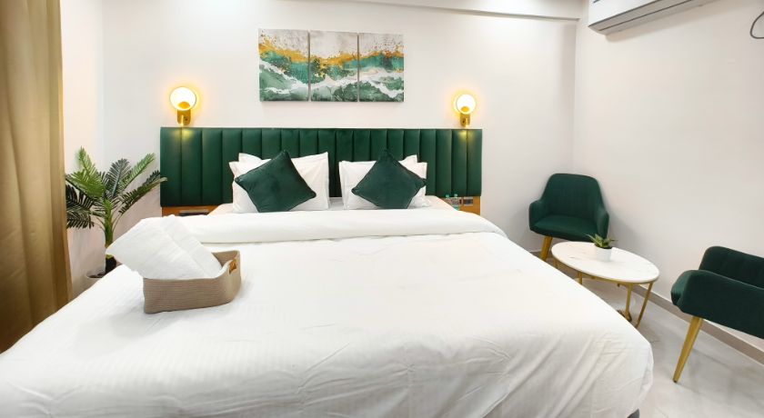 Arth Stays- Omaxe Hazratganj in Lucknow