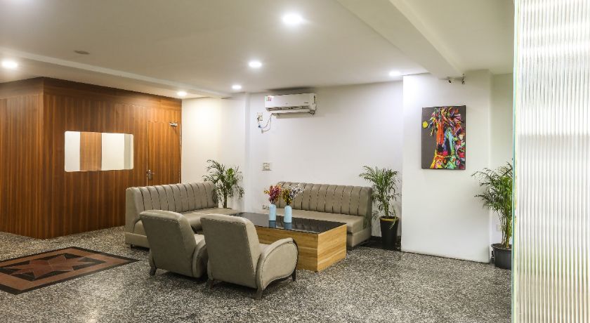 Hotel Emerald Suites in Noida