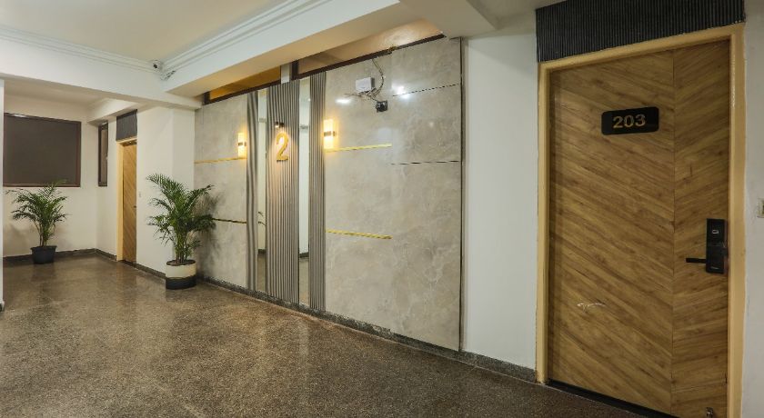 Hotel Emerald Suites in Noida