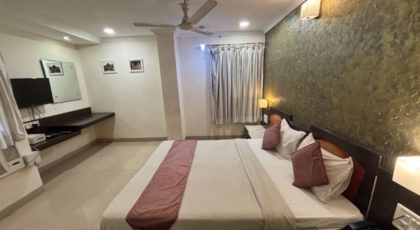 Hotel Paradise in Indore