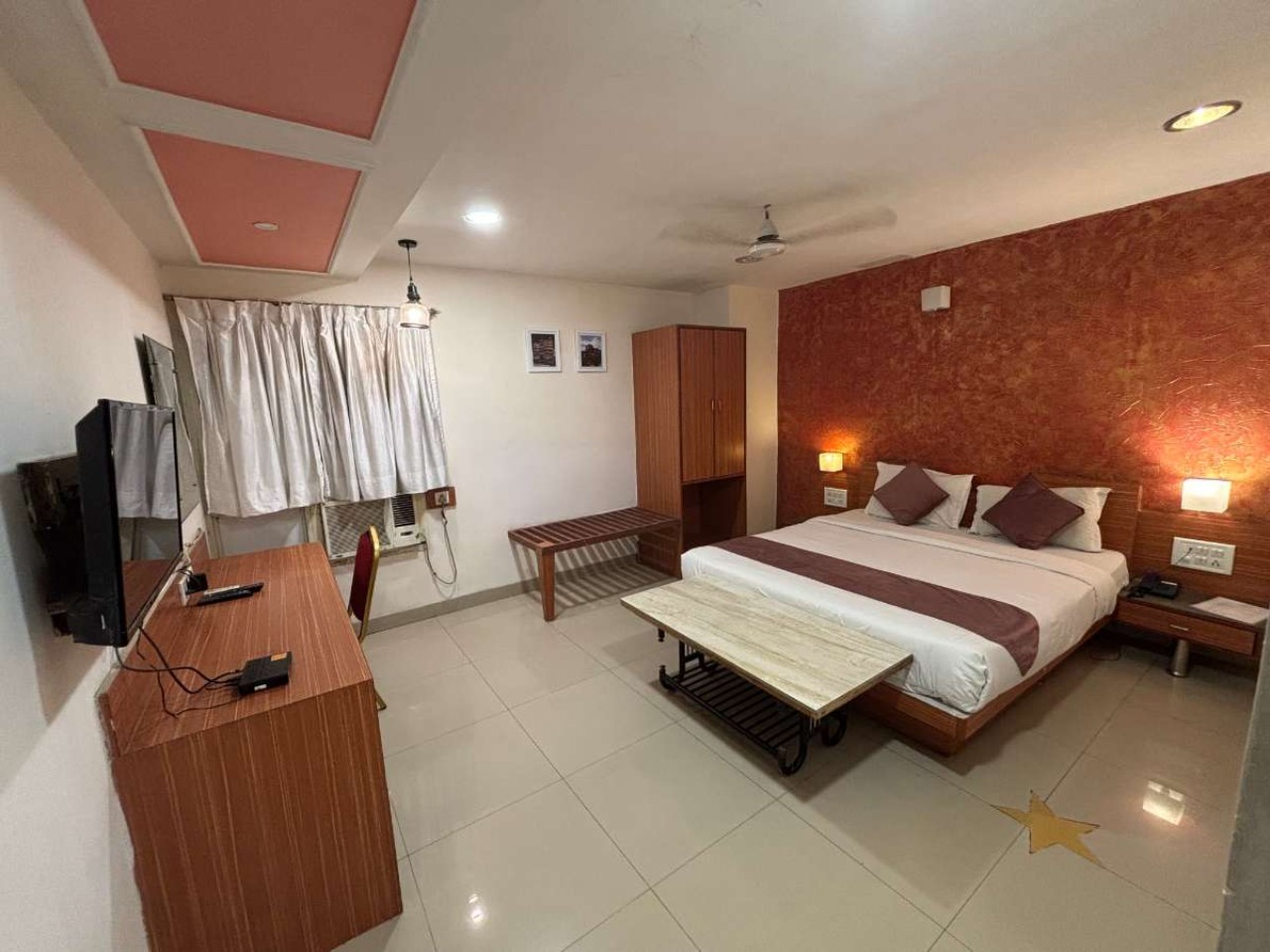 Hotel Paradise in Indore