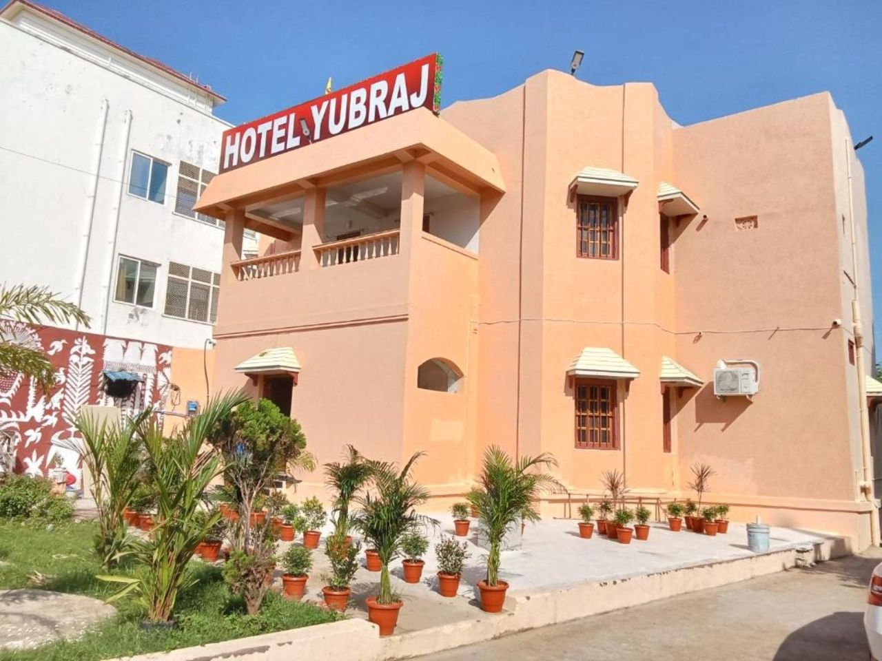 Hotel Yubraj in Puri