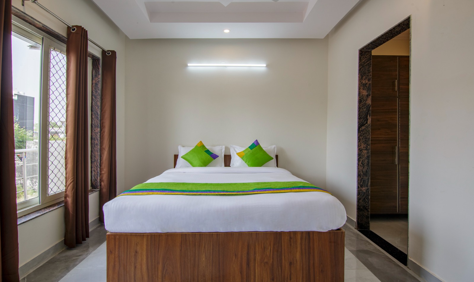 Hotel Grand Vista in Noida