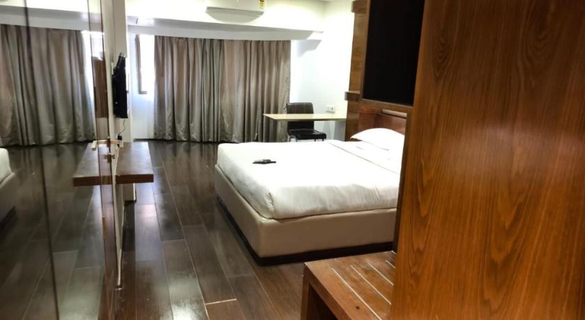 Hotel Dakshin Grandeur in Navi Mumbai