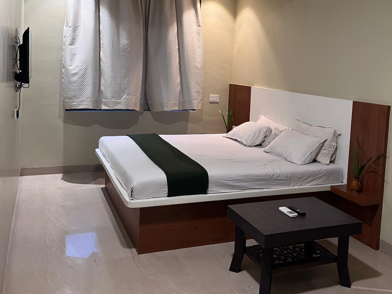 Hotel Sun Lodging and Boarding in Thane