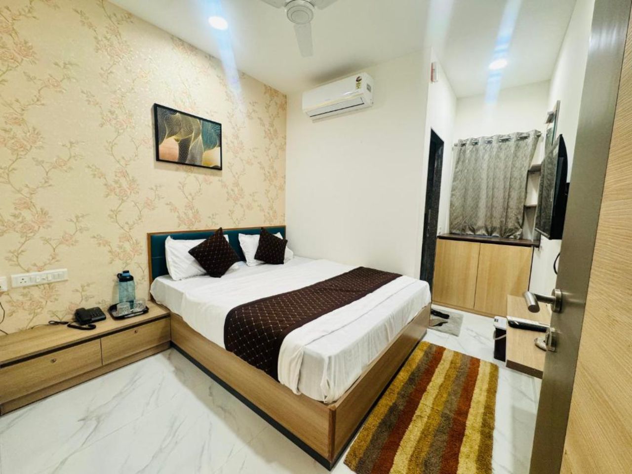 Hotel Legend in Ahmedabad
