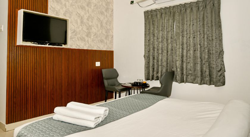 Bee Oak Budget Hotel in Hyderabad